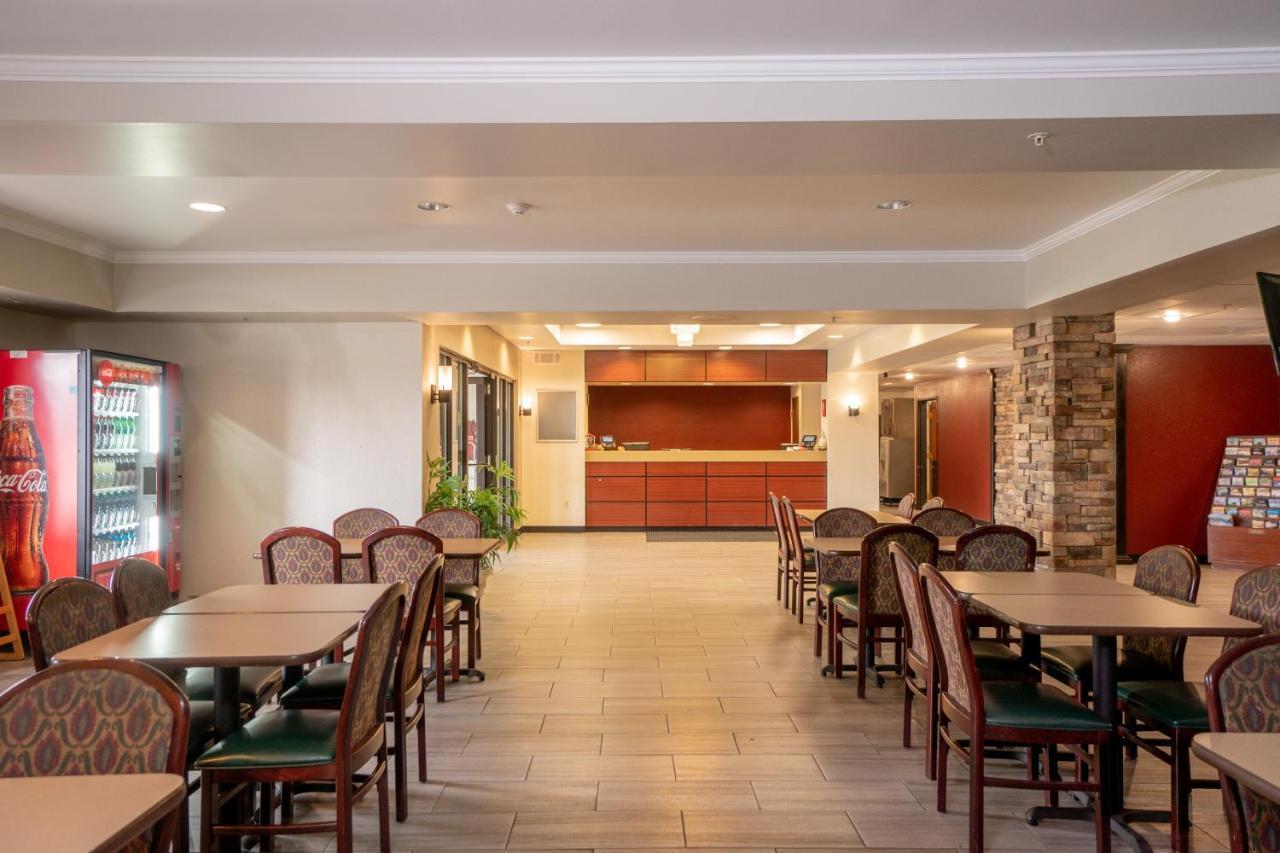 Red Roof Inn & Suites Indianapolis Airport Bagian luar foto
