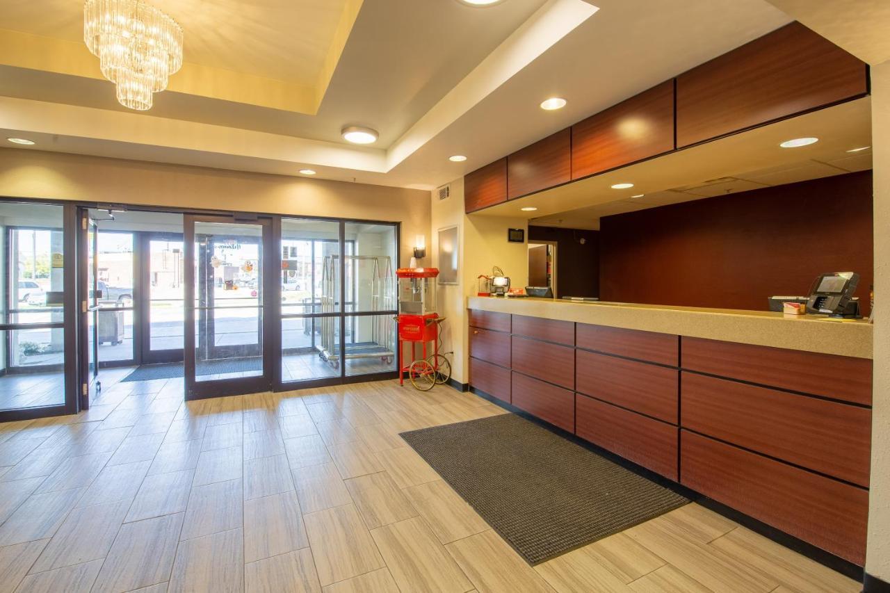Red Roof Inn & Suites Indianapolis Airport Bagian luar foto
