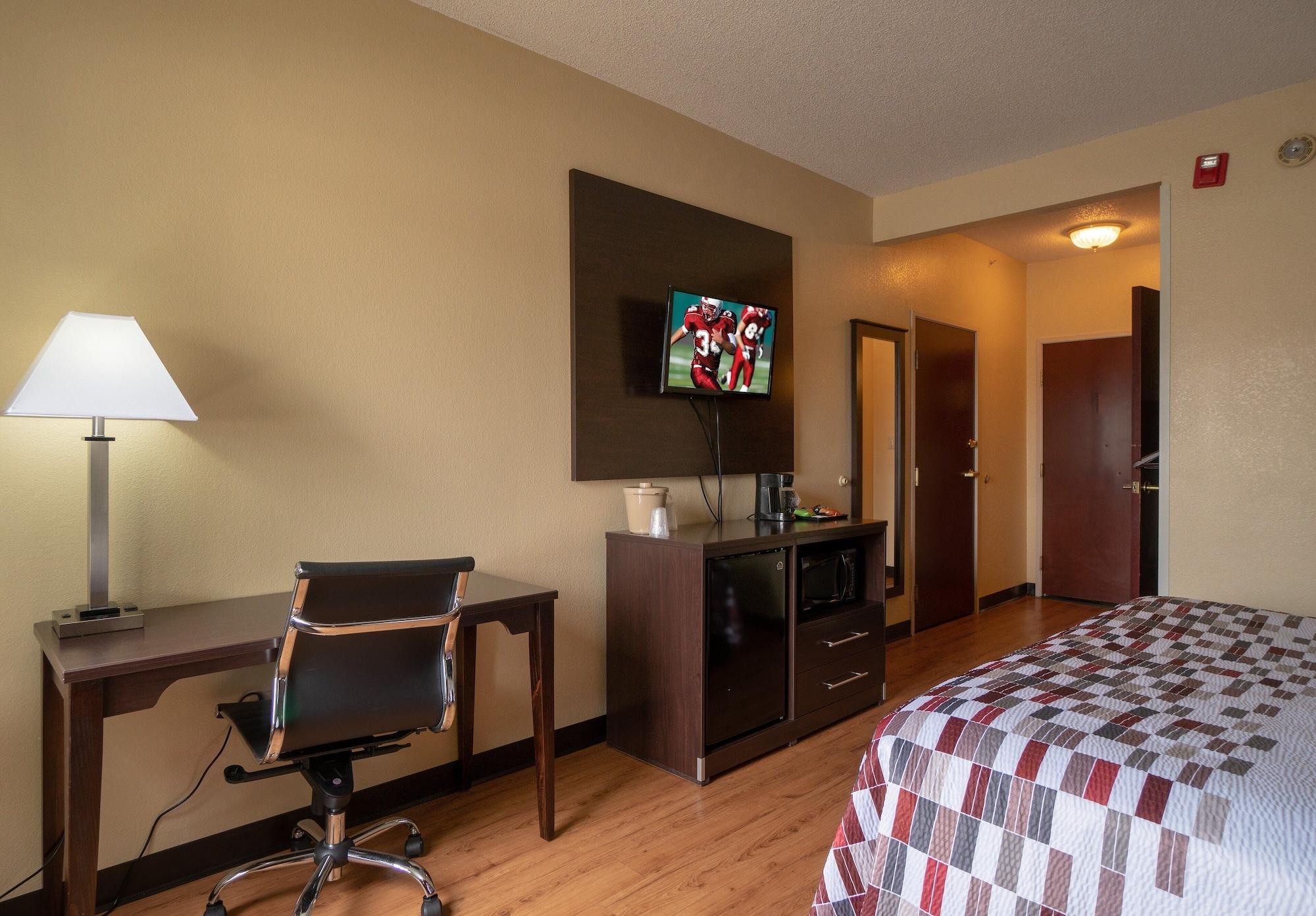Red Roof Inn & Suites Indianapolis Airport Bagian luar foto