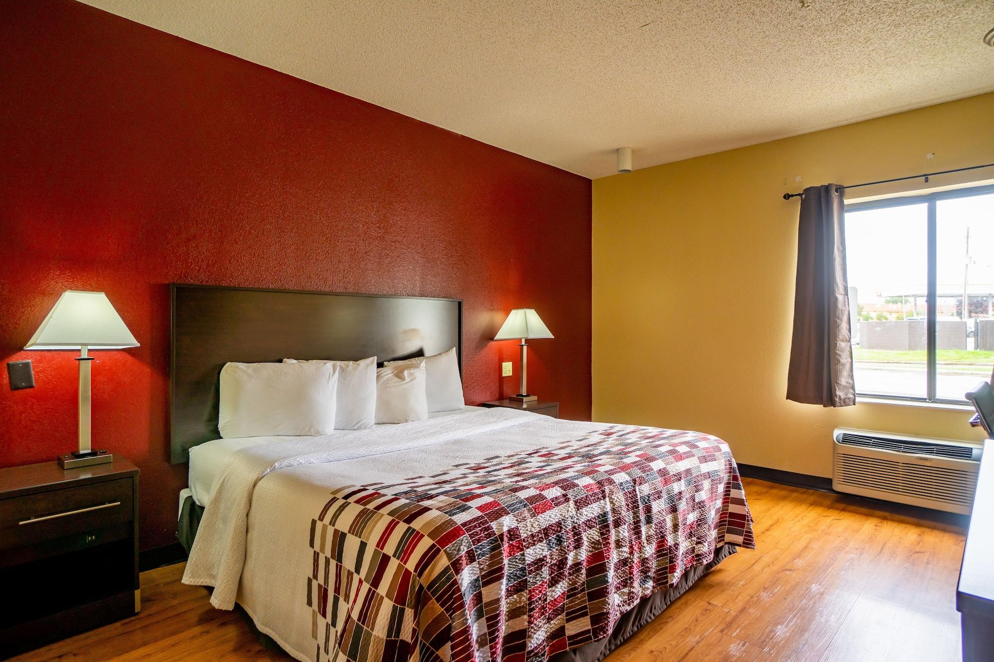 Red Roof Inn & Suites Indianapolis Airport Bagian luar foto