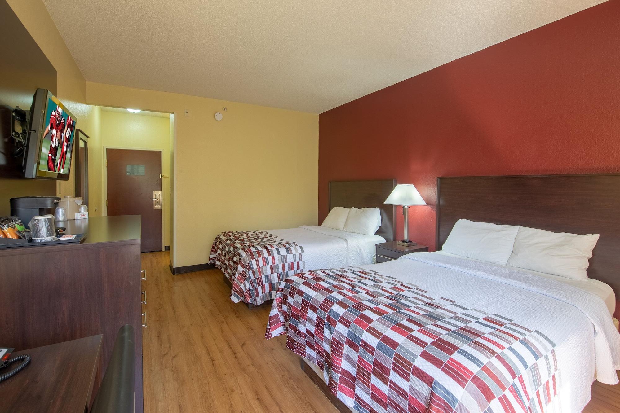 Red Roof Inn & Suites Indianapolis Airport Bagian luar foto