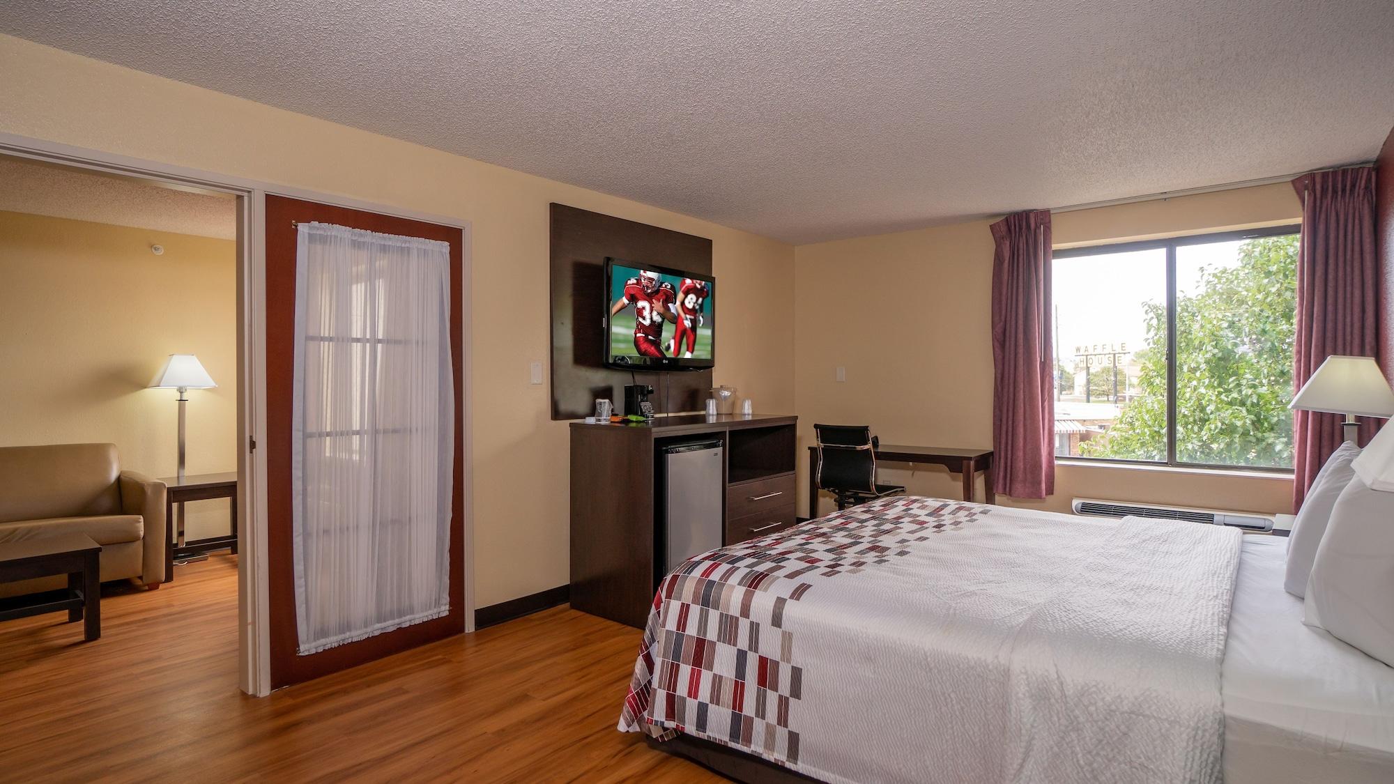 Red Roof Inn & Suites Indianapolis Airport Bagian luar foto