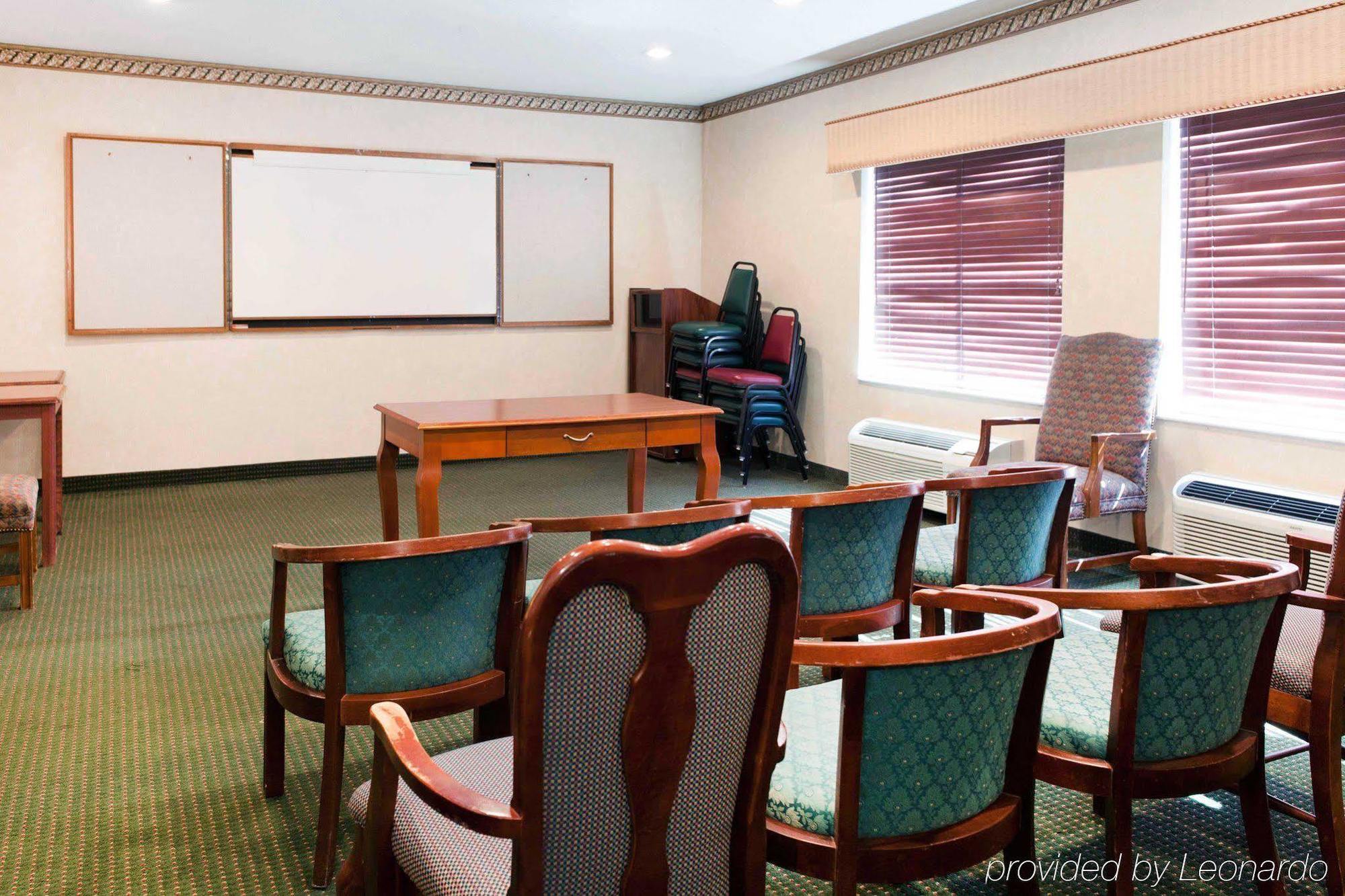 Red Roof Inn & Suites Indianapolis Airport Bagian luar foto